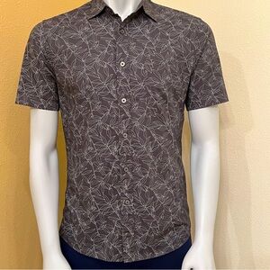 Uniqlo Gray Floral Print Short Sleeve Button Down Pocket Shirt